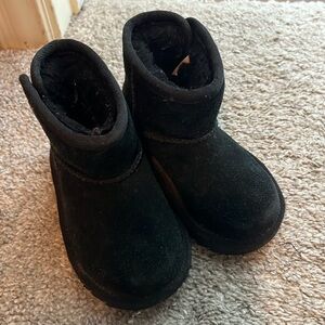 Toddler size 6 black uggs.